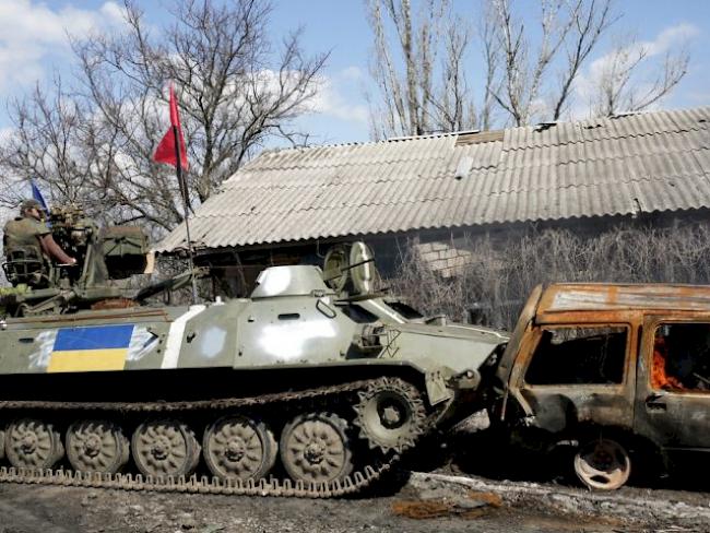 Panzer in der Nähe von Mariupol (Archiv)